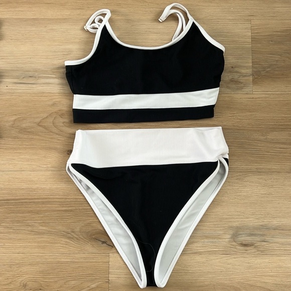 COPY - Beach Riot Bikini - Picture 1 of 4